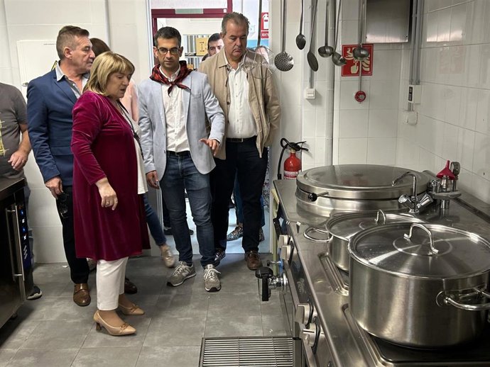 Visita a las nuevas cocinas del CEIP María Moliner.