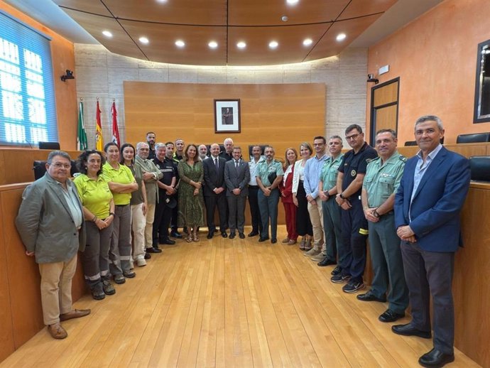 Anuncio del dispositivo de seguridad para la romería de Valme de Dos Hermanas (Sevilla) durante la visita del subdelegado del Gobierno en Sevilla, Francisco Toscano.
