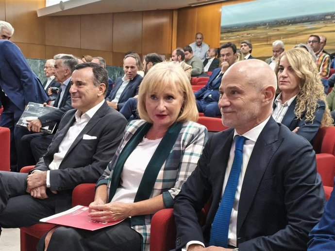 La consejera de Industria, Comercio y Empleo, Leticia García, en la apertura del curso económico en la Cámara de Comercio de Valladolid.