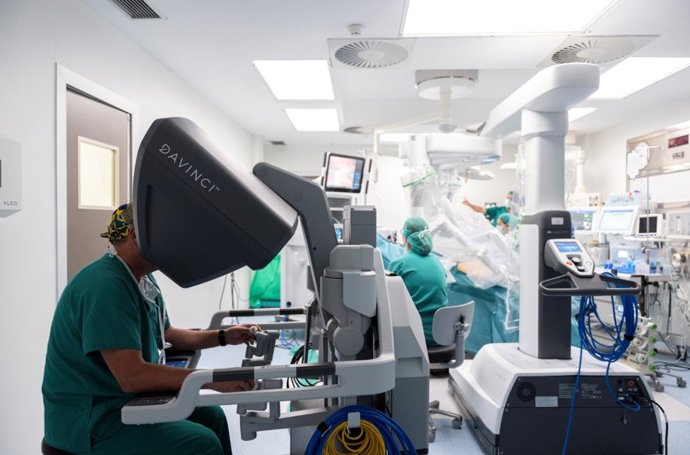El Hospital Universitario Hospiten Rambla incorpora el Robot Da Vinci Xi.