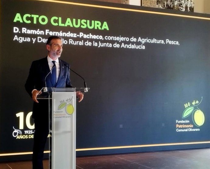 El consejero de Agricultura, Pesca, Agua y Desarrollo Rural, Ramón Fernández-Pacheco, ha clausurado la celebración del centenario de la Asociación Nacional de Olivareros, hoy Fundación del Patrimonio comunal Olivarero.