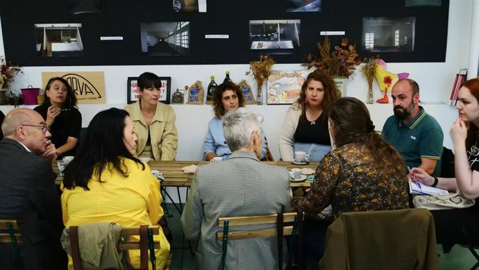 La portavoz nacional del BNG, Ana Pontón, mantiene una reunión con vecinos y vecinas de A Coruña sobre la situación de la vivienda