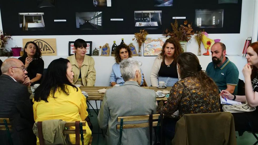 La portavoz nacional del BNG, Ana Pontón, mantiene una reunión con vecinos y vecinas de A Coruña sobre la situación de la vivienda
