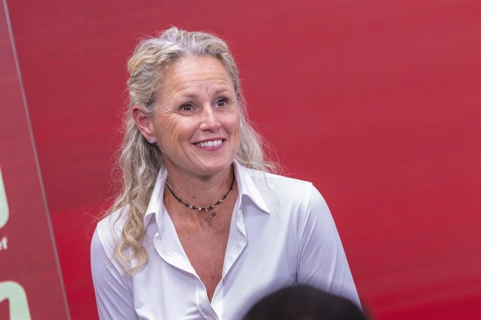 La portavoz del PSOE, Montse Mínguez, en una rueda de prensa en la sede del partido en la calle Ferraz.