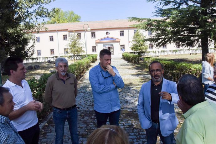 El complejo turístico La Serrana de Piornal abre sus puertas para que las empresas conozcan sus instalaciones