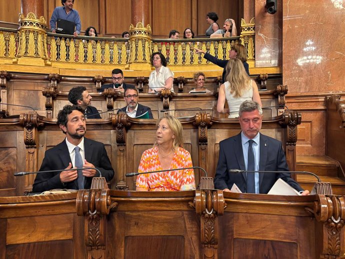 Archivo - El grup de Junts en el ple de l'Ajuntament de Barcelona