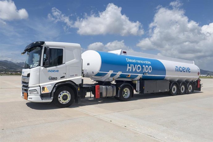 Camión cistena con diésel HVO de Moeve.