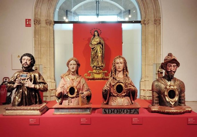 Exposición 'Pluriversal. Colecciones universitarias de Granada y Sevilla'.