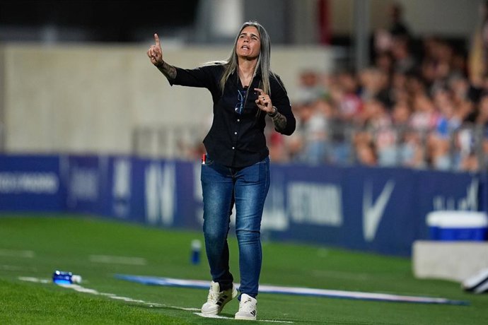 Emily Lima, head coach of Levante UD, gestures during the Spanish Women League, Liga F, football match played between Atletico de Madrid and Levante UD at Centro Deportivo Alcala de Henares on September 14, 2025 in Madrid, Spain.