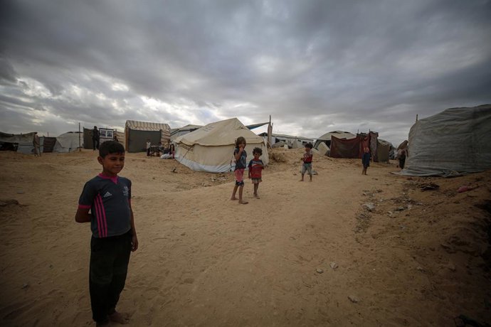October 9, 2025, Nusairat Camp, Gaza Strip, Palestinian Territory: Palestinian children are seen as Palestinians who are forcibly displaced struggle to survive in harsh conditions at makeshift tents in the Nuseirat refugee camp due to Israeli ongoing heav