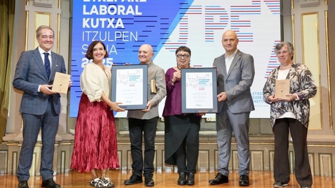 Manel Rodríguez-Castelló y Ediciones Contrabando, galardonados con el Premio de Traducción Etxepare - Laboral Kutxa 2025
