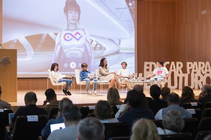 Archivo - Fundación Ibercaja lanza una nueva edición de 'Educar para el futuro', con la participación de Edurne Pasaban.