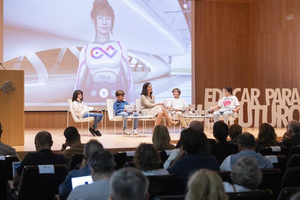 Archivo - Fundación Ibercaja lanza una nueva edición de 'Educar para el futuro', con la participación de Edurne Pasaban.