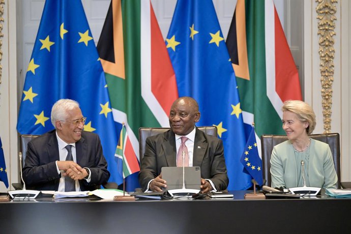 Archivo - El presidente del Consejo, Antonio Costa, el presidente de Sudáfrica, Ciryl Ramaphosa, y la presidenta de la Comisión Europea, Ursula von der Leyen, en la cumbre en Ciudad del Cabo.