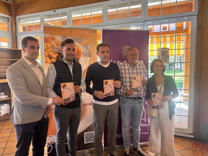 Presentación de la Guía del Cocido con el presidente de la Diputación de Valladolid, Conrado Íscar, y el alcalde de Mojados, Adolfo López.