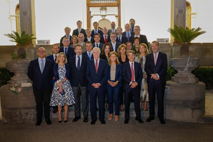 Foto de familia tras el encuentro.