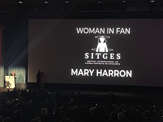 Entrega del Premio WomanInFan a Mary Harron