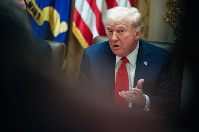 9 de outubro de 2025, Washington, Distrito de Columbia, EUA: O presidente dos Estados Unidos, Donald J. Trump, fala durante uma reunião de gabinete na Casa Branca, em 9 de outubro de 2025, em Washington, D.C. Trump anunciou ontem que o Hamas e Israel havi