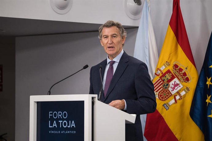 El presidente del Partido Popular, Alberto Núñez Feijóo, interviene durante la segunda jornada del ‘Foro de La Toja - Vínculo Atlántico’ 2025, en el Eurostars Gran Hotel La Toja, a 3 de octubre de 2025, en la Illa de la Toja, Pontevedra, Galicia (España).