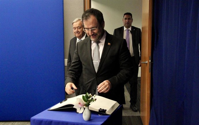 Archivo - El ministro de Exteriores venezolano, Yván Gil, en un encuentro con el secretario general de Naciones Unidas, António Guterres