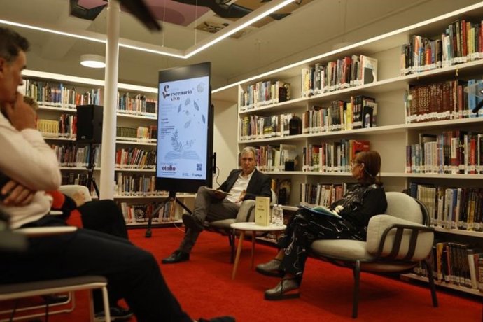 Mónica Doña presenta el poemario 'Soles de medianoche', I Premio Internacional de Poesía Gonzalo de Berceo