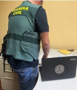 Imagen de un Guardia Civil en las investigaciones