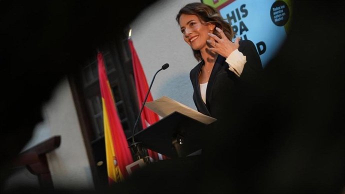 La maestra titular y artística de la ORCAM, Alondra de la Parra.