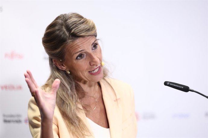 A segunda vice-presidente do governo e ministra do Trabalho e da Economia Social, Yolanda Díaz, em um café da manhã da Europa Press no NH Collection Eurobuilding, em 9 de outubro de 2025, em Madri (Espanha).