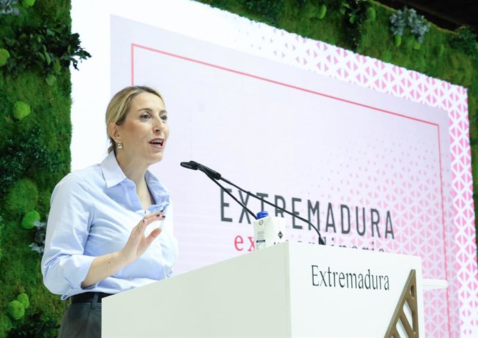 Archivo - Arquivo - A presidente da Junta da Extremadura, María Guardiola, discursa durante o ato institucional do Dia da Extremadura na 45ª edição da Feira Internacional de Turismo (FITUR), na IFEMA, em 22 de janeiro de 2025, em Madri (Espanha). A Ju