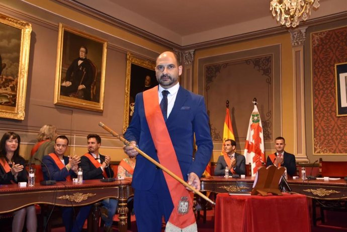 Archivo - Fernando Torres revalida su cargo como alcalde de Barbastro.