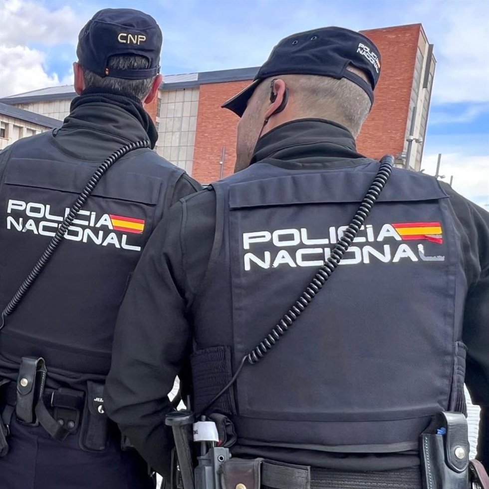 Archivo - Agentes de Policía Nacional