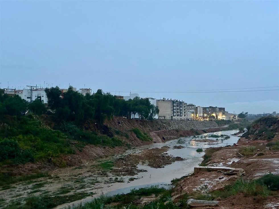 Situación del barranco del Poyo a las 8.00 horas, a la altura del Puente de Alaqus