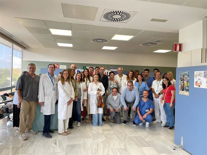El Hospital Clínico de Málaga celebra el día de la Salud Mental con pacientes y profesionales