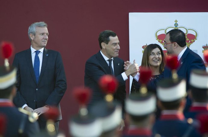 Archivo - Rueda, con otros dirigentes, en una foto de archivo de los actos en Madrid por el 12 de octubre.