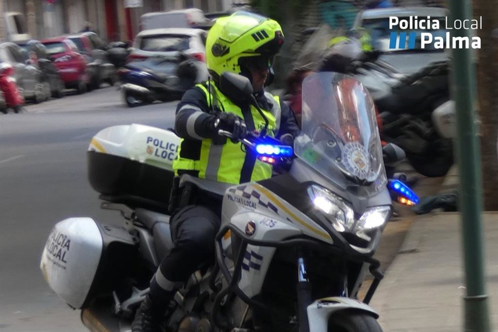 Archivo - Sucesos.- Libertad con cargos para un joven que agredió a su pareja en la calle en la barriada de Arxiduc