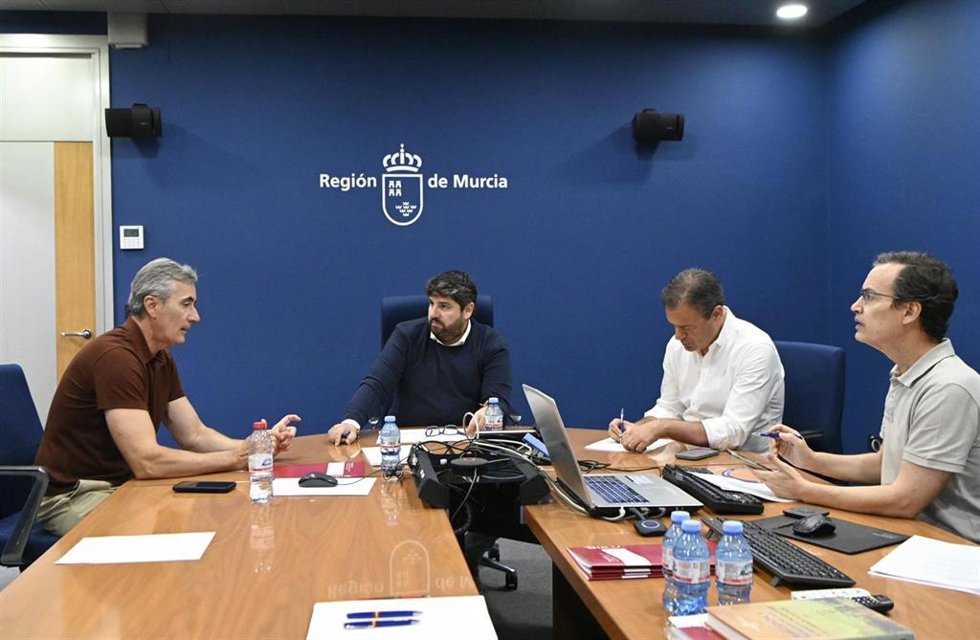 El presidente de la Región de Murcia, Fernando López Miras, en una reunión de seguimiento de la dana Alice