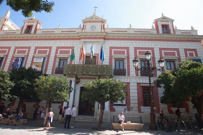 Archivo - Fachada de la Casa de la Provincia de la Diputación de Sevilla, en foto de archivo.