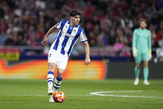 Archivo - Jon Martin of Real Sociedad in action during the Spanish League, LaLiga EA Sports, football match played between Atletico de Madrid and Real Sociedad at Riyadh Air Metropolitano stadium on May 10, 2025, in Madrid, Spain.