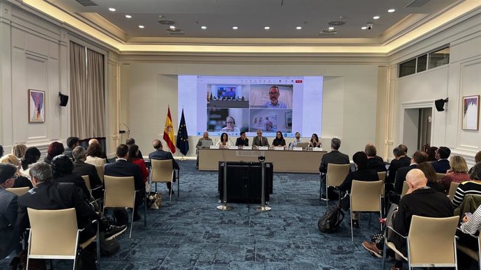 Vivienda continua el trabajo con las universidades públicas para el impulso de vivienda asequible en los campus.