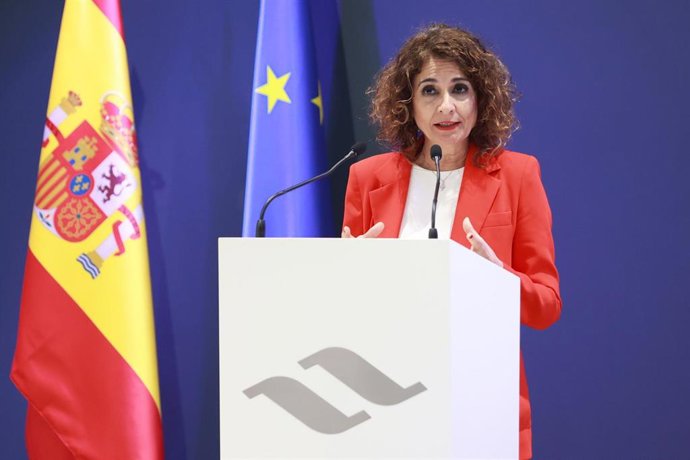 Archivo - La vicepresidenta primera y ministra de Hacienda, María Jesús Montero, en una imagen de archivo.