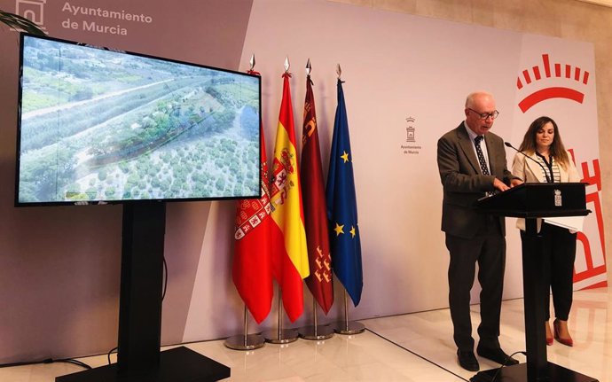 El concejal de Planificación Urbanística, Huerta y Medio Ambiente de Murcia, Antonio Navarro, informa en Junta de Gobierno del la adjudicación del proyecto de restauración fluvial del antiguo cauce del río Segura en el Meandro del Vivillo