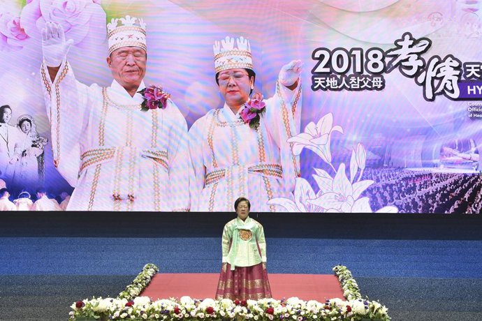 Archivo - August 27, 2018 - Gapyeong, GYEONGGI, SOUTH KOREA - Aug 27, 2018-Gapyeong, South Korea-Couples from around the world perform in a mass wedding ceremony at the Cheong Shim Peace World Center in Gapyeong, South Korea, Monday, Aug. 27, 2018. South 
