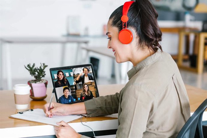 Devuelving impulsa el modelo de franquicia online que permite emprender desde casa sin inversión elevada