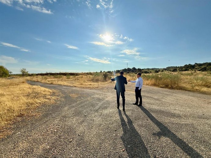 Velázquez avanza que las obras de mejora del firme del aparcamiento de Santa Teresa comenzarán el próximo lunes.