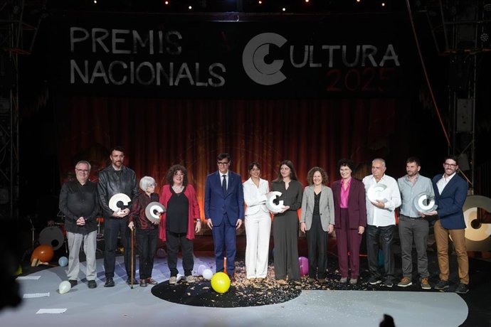 Foto de familia de los premiados