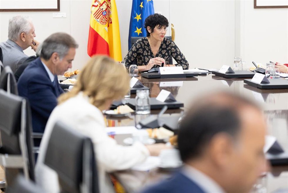 La ministra de Inclusión, Seguridad Social y Migraciones, Elma Saiz, durante un desayuno con embajadores iberoamericanos por el Día de la Hispanidad, a 10 de octubre de 2025, en Madrid (España). 
