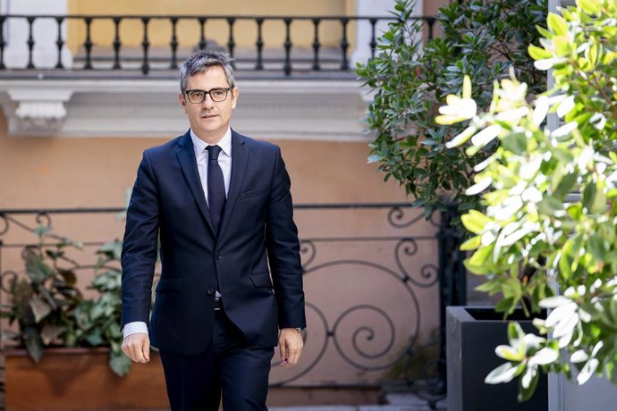 O Ministro da Presidência, Justiça e Relações com os Tribunais, Félix Bolaños, durante a cerimônia de assinatura de um acordo-quadro entre o Ministério da Presidência e a ONCE, em 10 de outubro de 2025, em Madri (Espanha).
