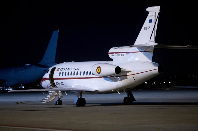 Archivo - El Falcon 900B, el avión del presidente del Gobierno de España en la Base Aérea de Torrejón de Ardoz, a 12 de enero de 2023, en Torrejón de Ardoz, Madrid (España).