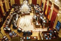 El PSIB propone subir el ITS para dedicarlo a vivienda pública, gravar los 'rent a car' y mantener la ley de memoria