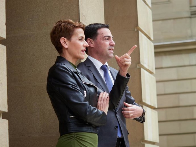 Archivo - La presidenta de Navarra, María Chivite y el lehendakari, Imanol Pradales